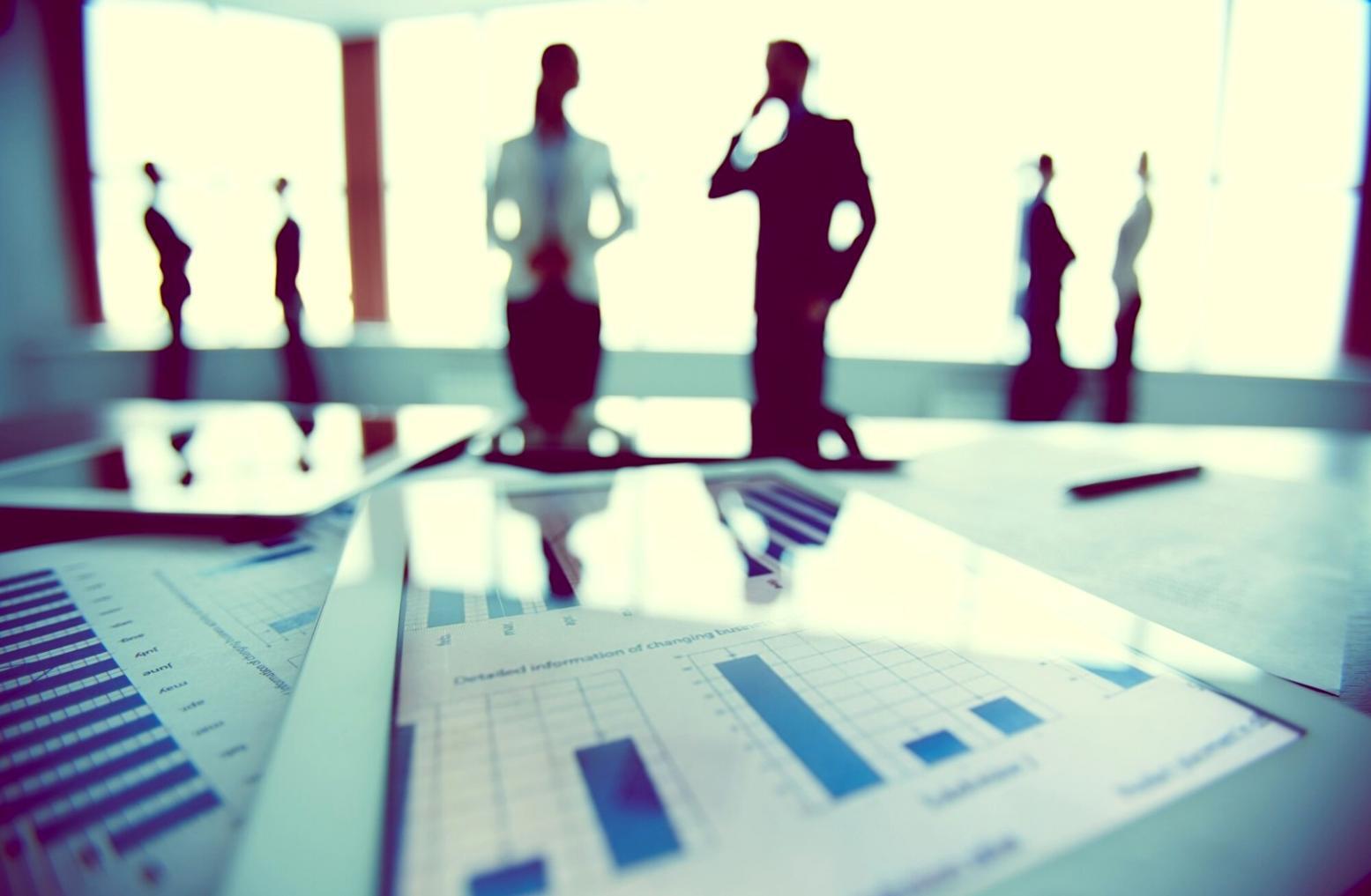 Студенти працюють над своїми творами в бібліотеці